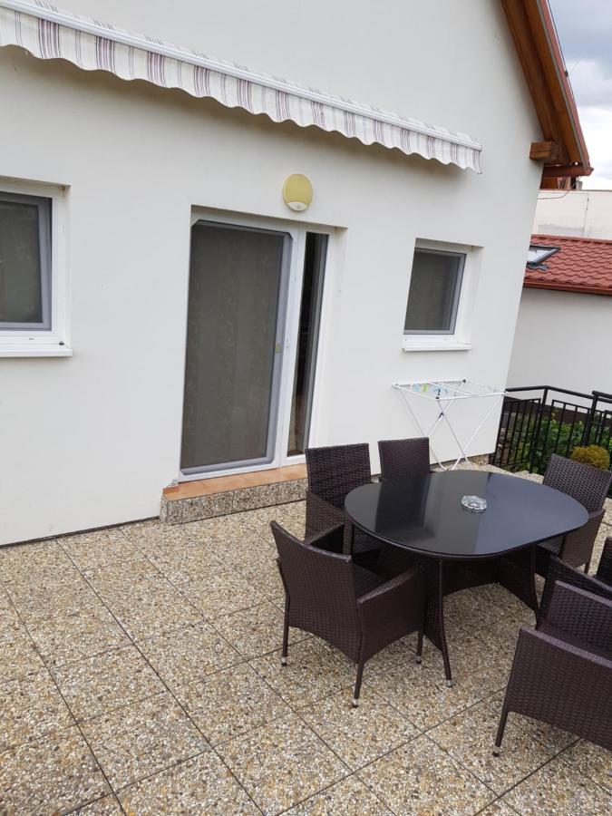 Apartment Anna S Vinnym Sklepem