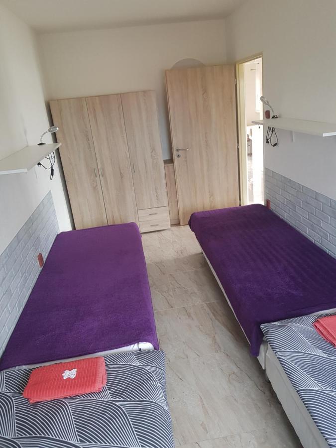 Anna S Vinnym Sklepem Apartment