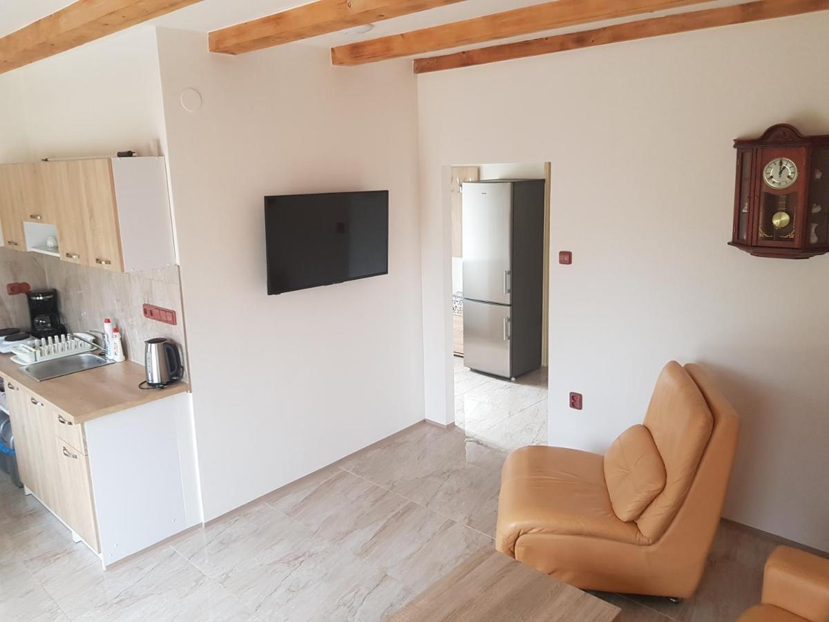 Apartment Anna S Vinnym Sklepem Pouzdrany