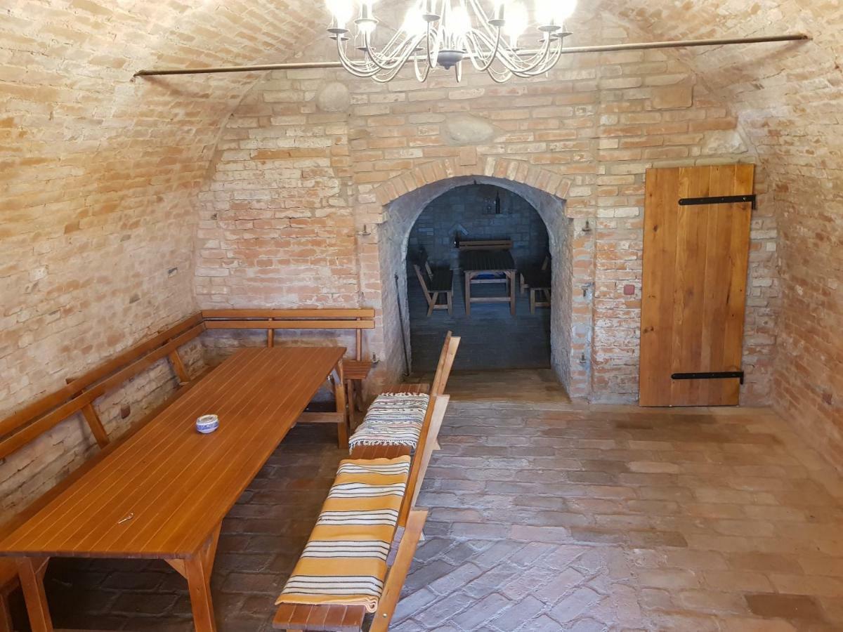 Apartment Anna S Vinnym Sklepem Pouzdrany
